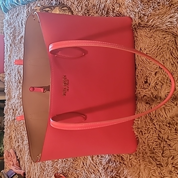 kate spade Handbags - Kaye Spade Tote w/ inside clutch